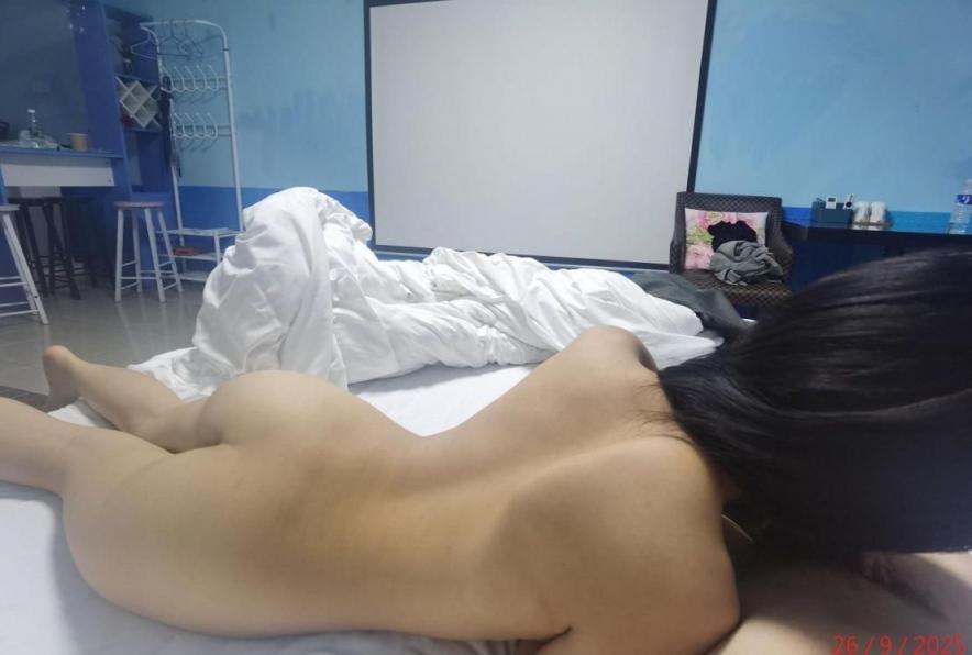 长腿骚逼人妻[21P]